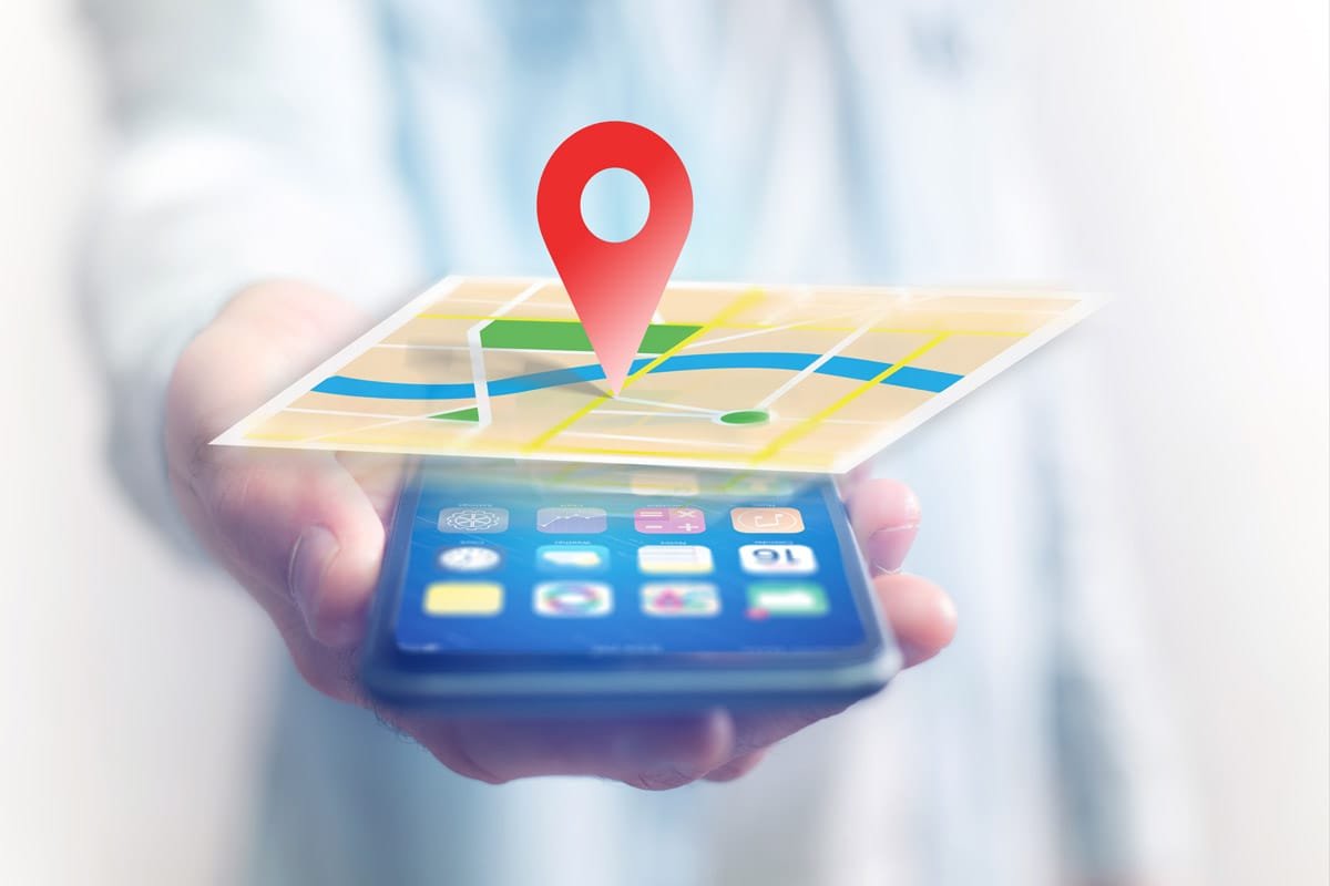 choosing between geofencing and geotargeting